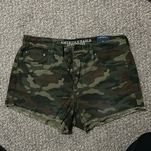 American eagle camo high rise festival shorts